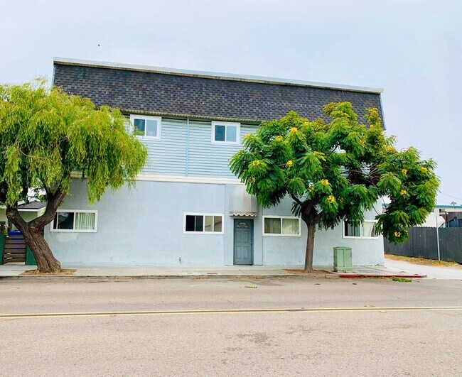 Building Photo - OCEAN BEACH STUDIO APARTMENT 1.5 BLOCKS TO... Unit 2221 Abbott Street, #8