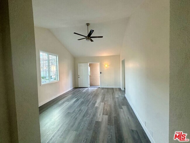 1762 1/2 N Las Palmas Avenue Unit