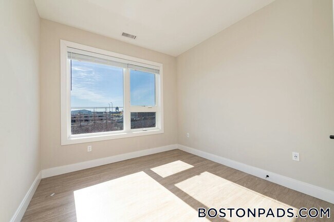 Photo - 340 Bremen St Unidad 404