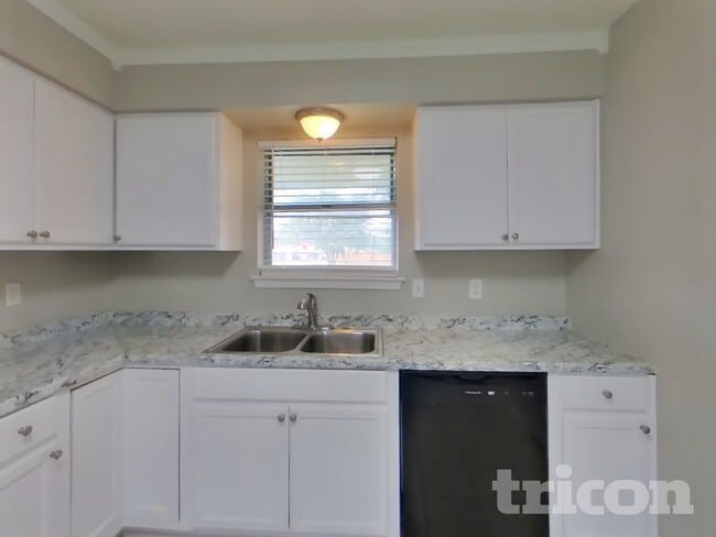 Photo - 1721 Oak Tree Dr