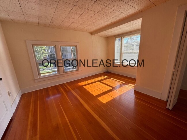 Photo - Campus area second floor studio apartment Unit 542 E 12th ave Apt 4