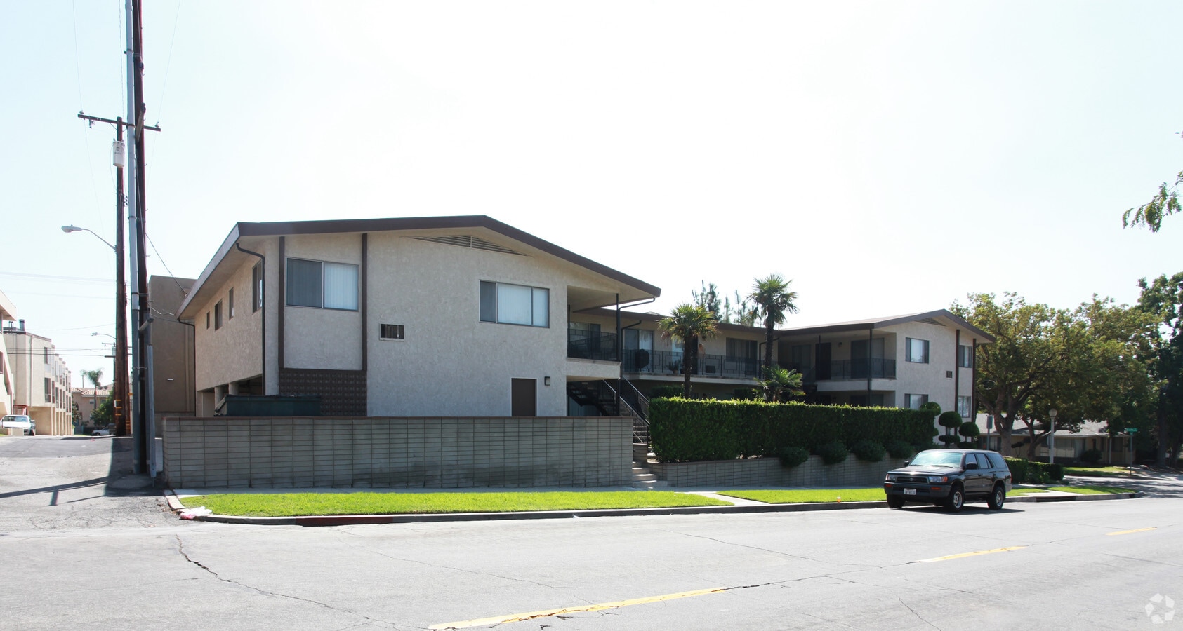 Primary Photo - 600 E Harvard Rd Apartments