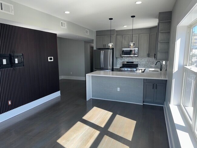 Photo - 76 Corbin Ave Unidad 4