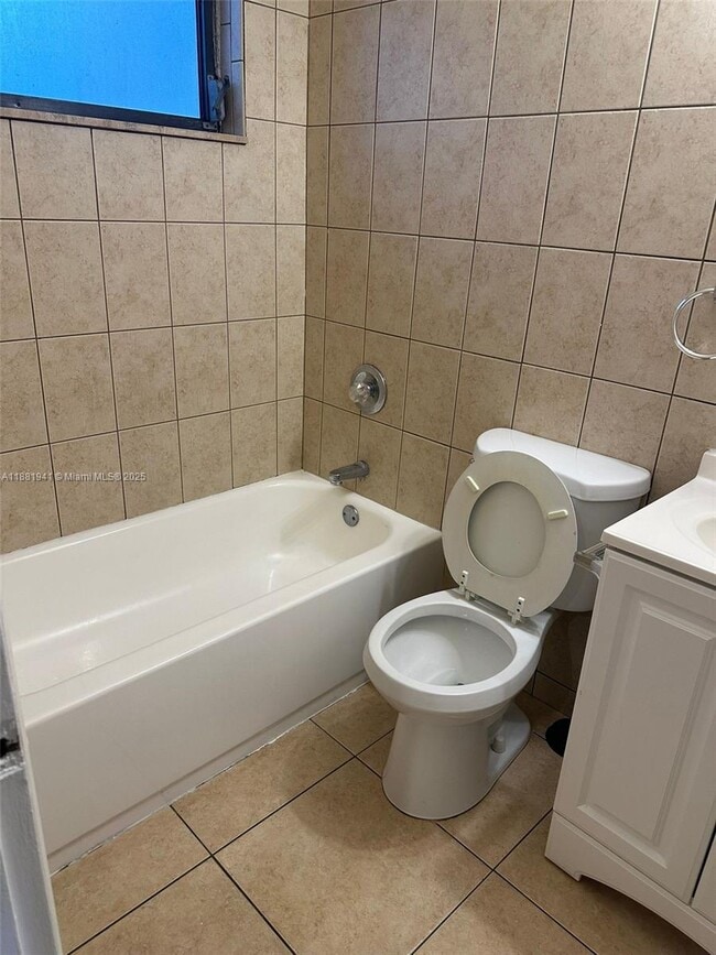 Photo - 12605 NE 13th Ave Unidad 3