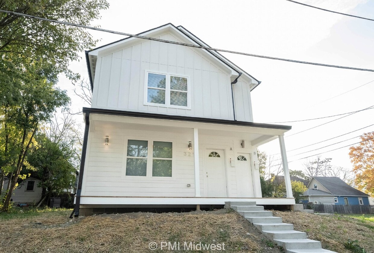 Photo - "Discover Comfort and Convenience: Spacious 3-Bed, 2-Bath Duplex at 321 North Kealing Avenue, Indian