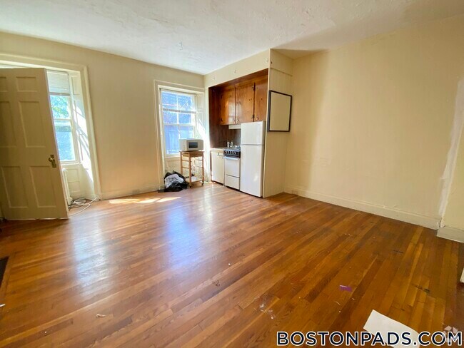 Building Photo - 90 Myrtle St Rental