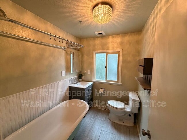 Photo - 5215 53rd St W