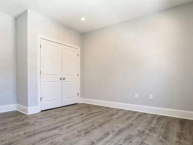 Photo - 124 Kenrick St