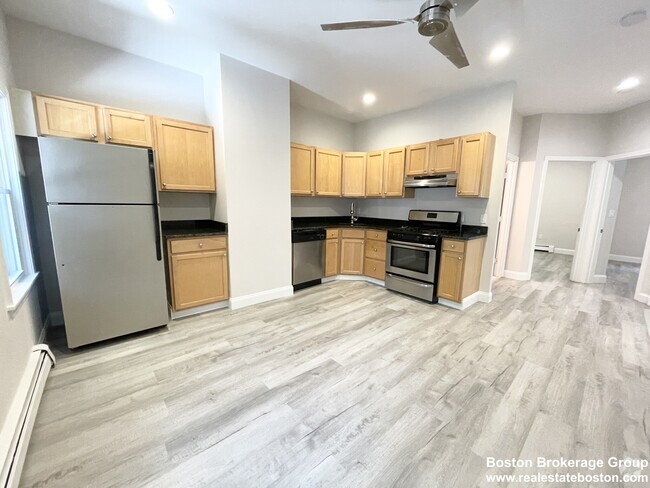 Building Photo - 170 Bolton St Unit 1 Rental