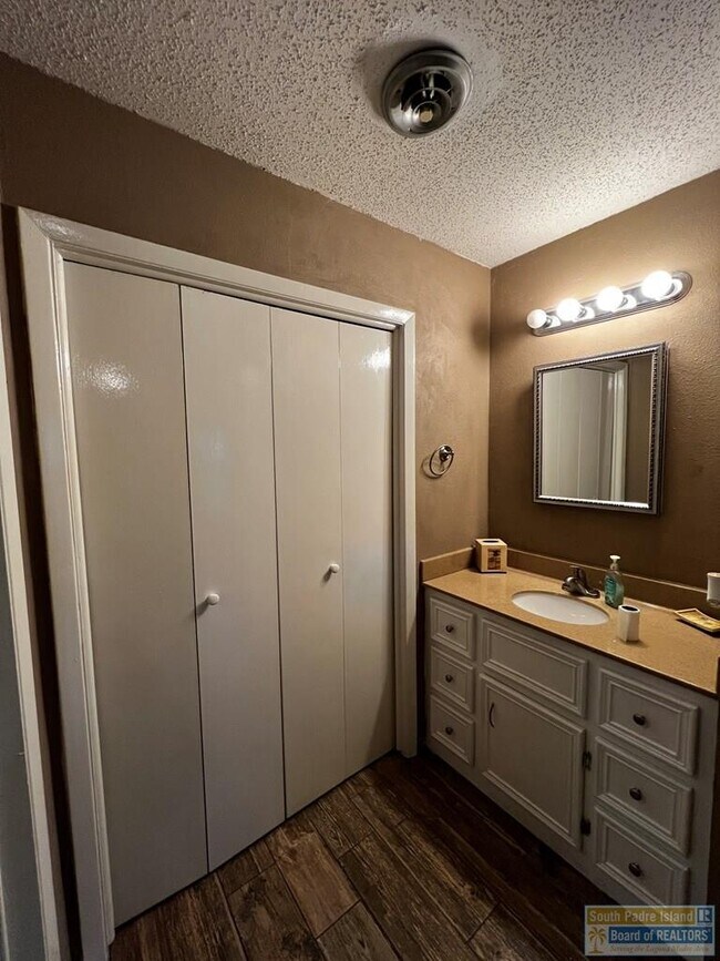 Photo - 603 Continental Dr Unit 4