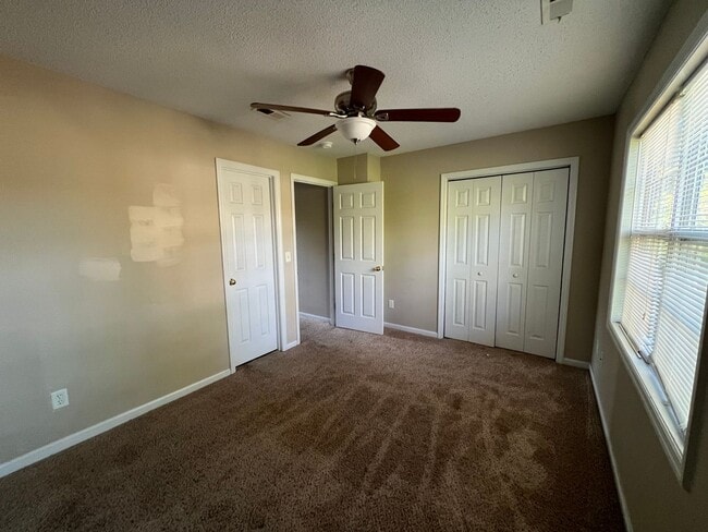 216 Palace Cir