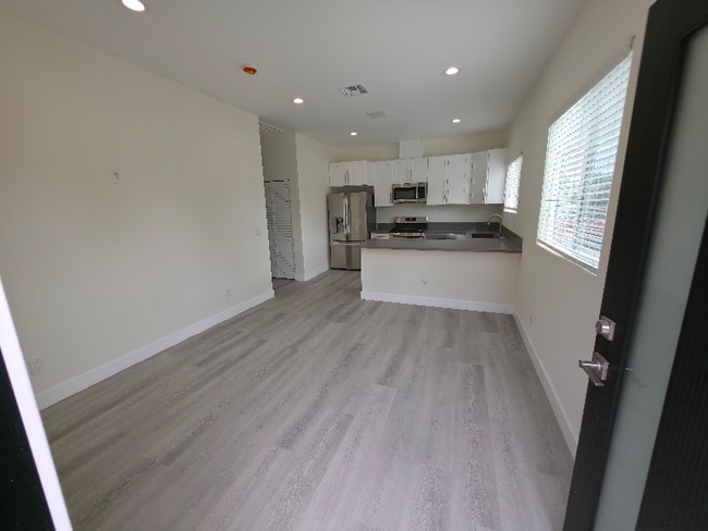 Photo - 18635 Knapp St Unidad 18635
