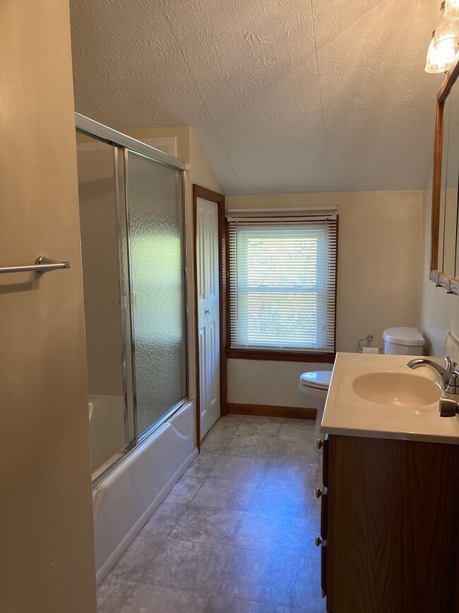 Photo - 203 Oakvale Rd