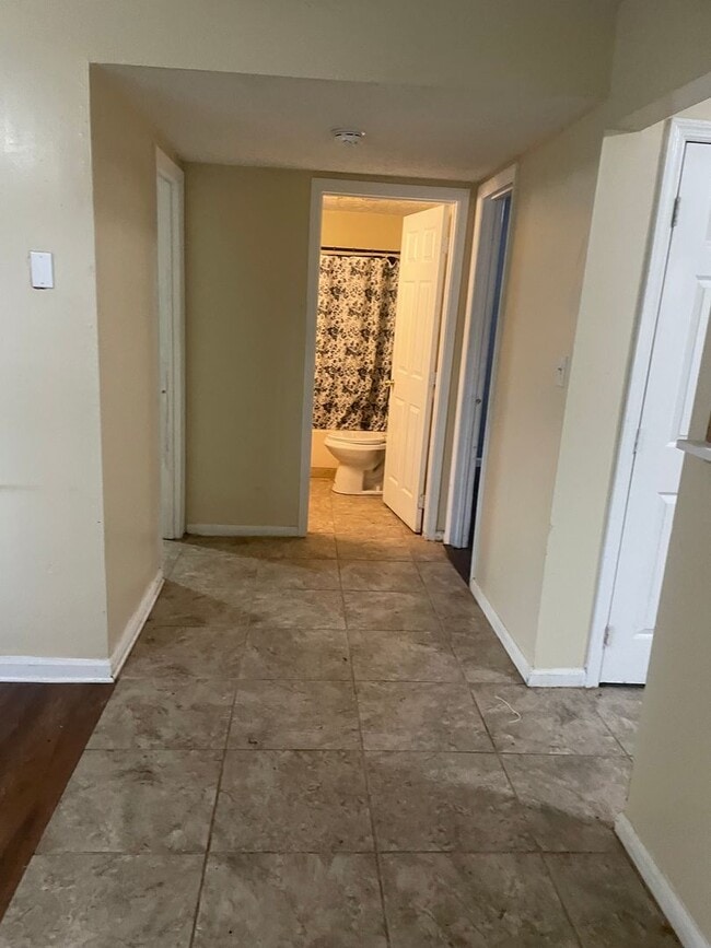 Photo - Oak Ridge 37830 - 2 bedroom, 1 bath apartment - Contact Lisa Vineyard and Shannon Russell (865) 2...