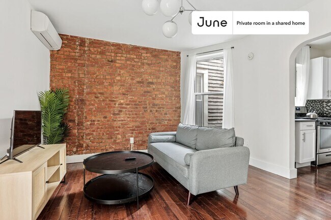 Room in Shared 3 bed/1 bath home in Prospect Park South