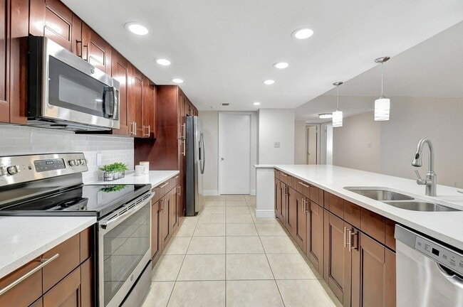 Building Photo - 820 Lavers Cir Unit G402