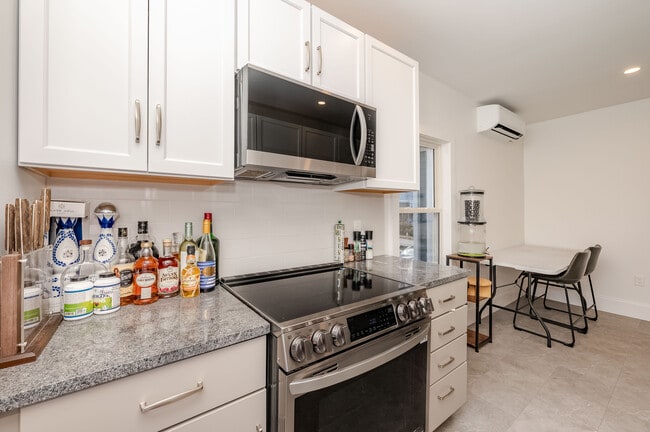 Photo - 363 Miller Ave Unidad #6