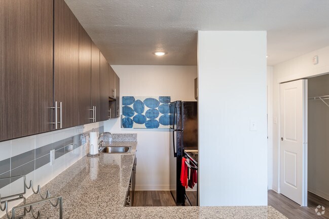 1BR, 1BA - 575 SF