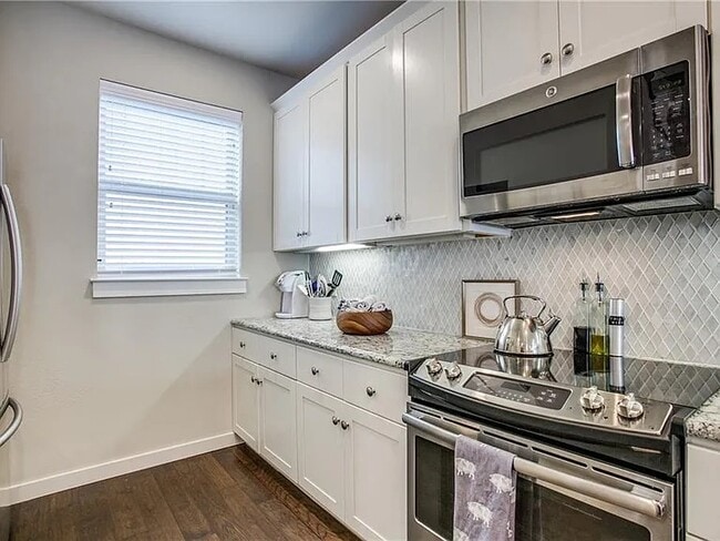 Photo - 5903 Lindell Ave