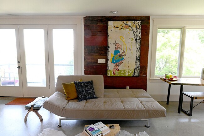 Photo - 3140 Lakewood Ave S Unit Beautiful Unique View Apartment!