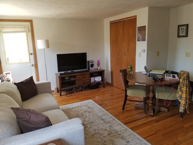 Photo - 1124 Jenifer St