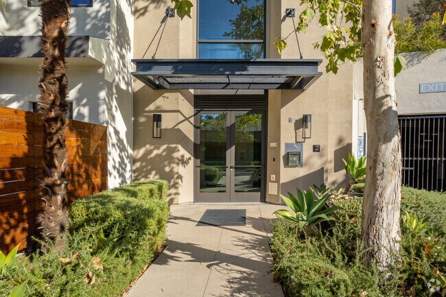 Entrada - 820 Mission St