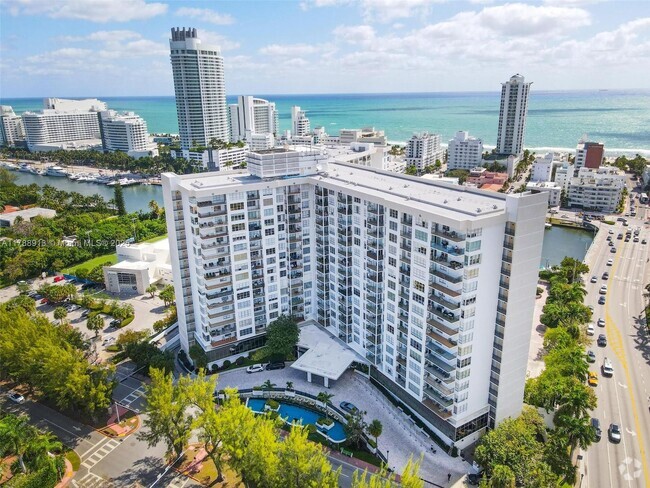 Building Photo - 4101 Pine Tree Dr Unit 1407 Rental