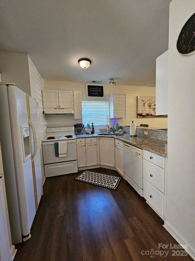 Photo - 336 Lutz Ave