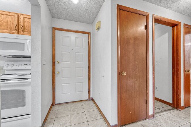 Photo - $1,395.95, 1 bed, 1 bath garden level Condo with Washer/Dryer Unit 103