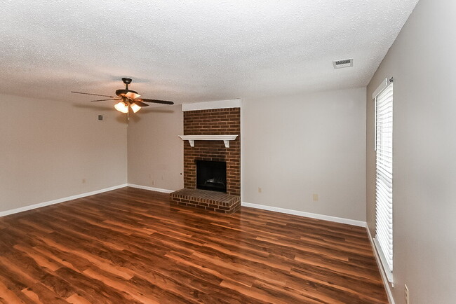Photo - 2780 White Oak Dr