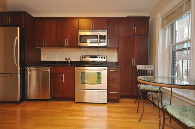 Building Photo - 218 Newbury St Unit 4R Rental