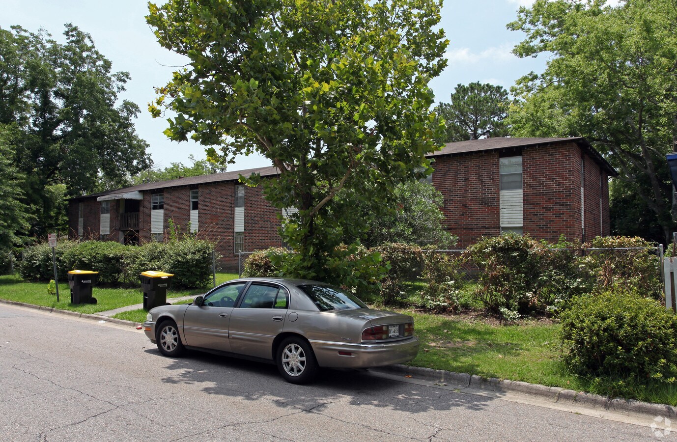 Photo - 789 E Waldburg St Apartments