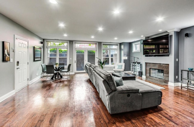 Photo - 453 N May St Unit GN