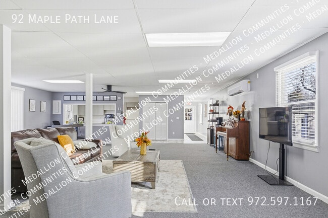 Building Photo - 92 Maple Path Ln