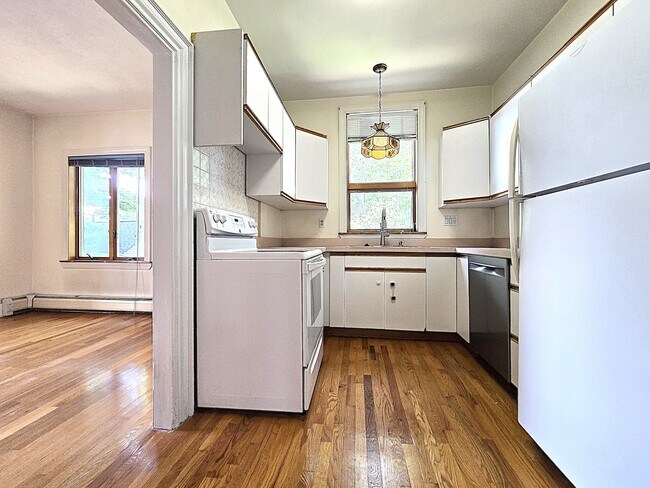 Building Photo - 20 Willow St Unit 2 Rental