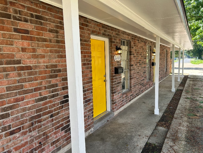 Photo - 2203 Fairchild St