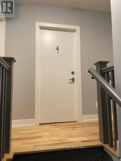 Photo - 2174 Queen St E