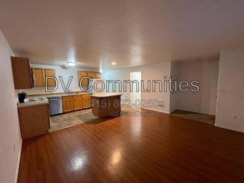 Photo - 2521 NW Cedar Ave Unidad 2
