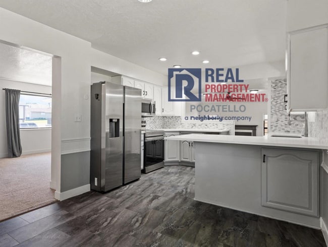 Photo - 5 Bedroom Home - University Area - Must See - Pet (dog) Negotiable