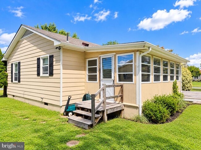 139 Loganberry Ln