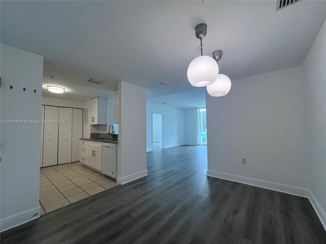 Building Photo - 1250 S Miami Ave Unit 2104 Rental