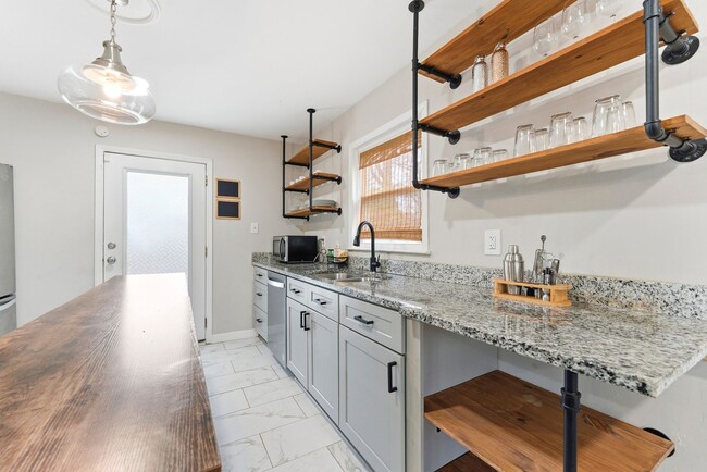 Photo - 3136 Forrest Hills Dr SW