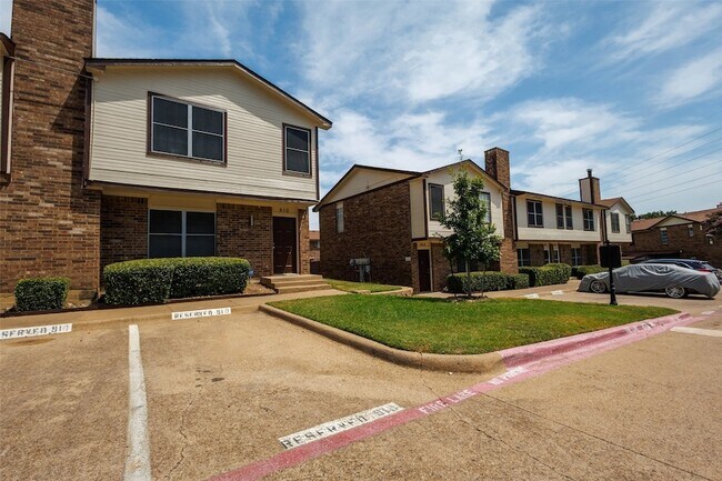 910 Cedar Terrace Unit 910