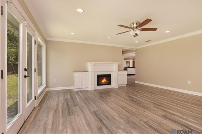 Photo - 915 Sharon St