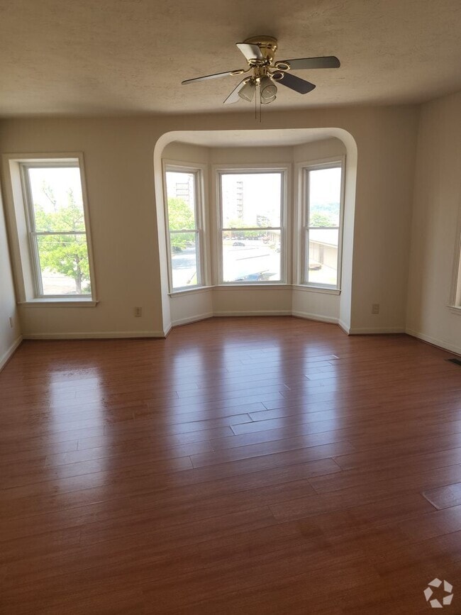 Building Photo - 2 bedroom Rental