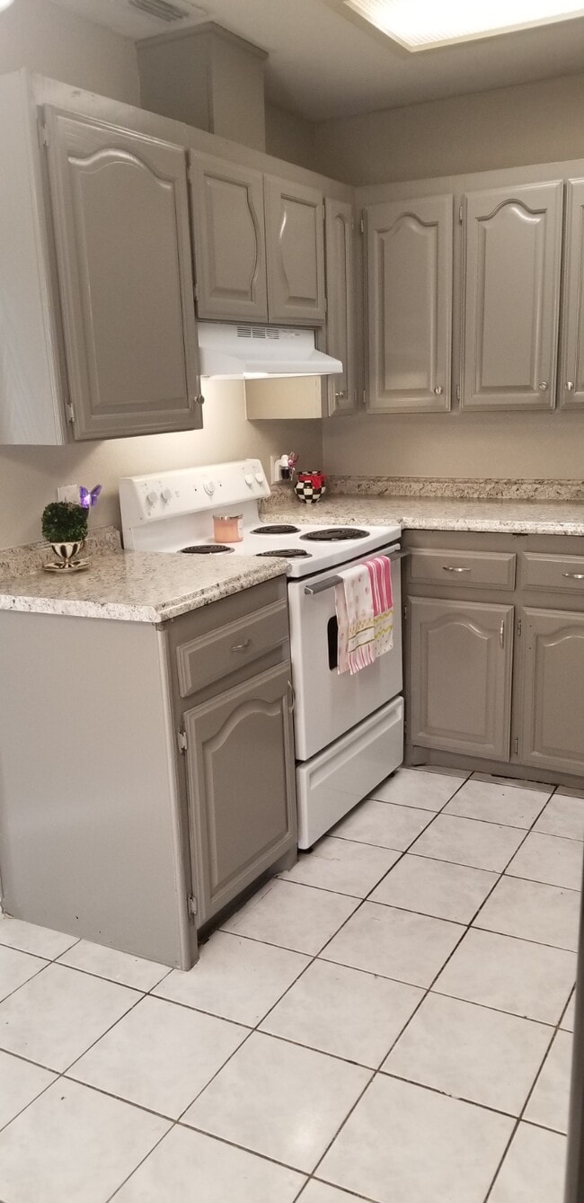 Building Photo - Caffery Unit 11