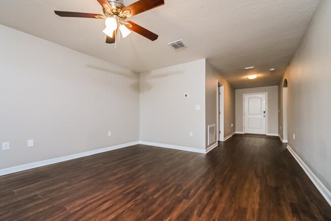 Photo - 720 Chatham Walk Dr