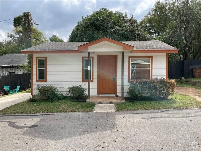 Building Photo - 1116 Northwestern Ave Unit C Rental