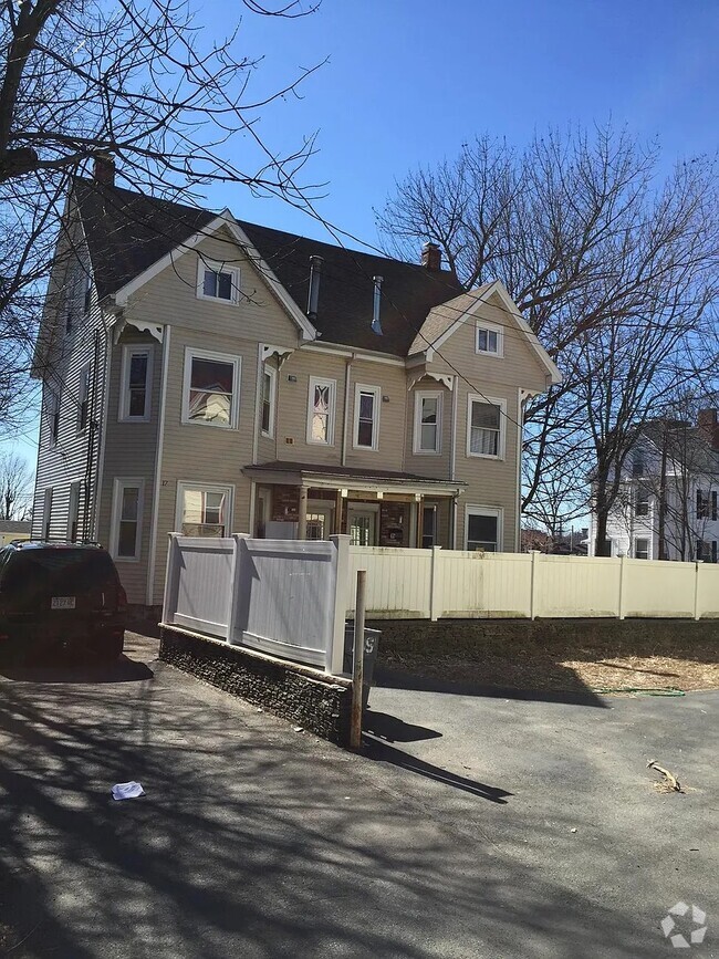 Building Photo - 17 Stratton Ter Unit 2 Rental
