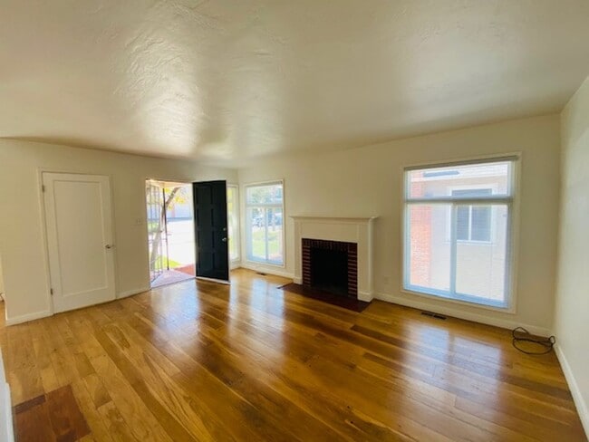 Photo - Gorgeous 1BD/1BA, Single-Story Unit in a Charming 4-Plex Near Downtown Lafayette- Available NOW!